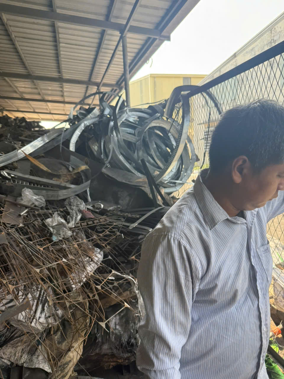 thu mua xử lí phế liệu